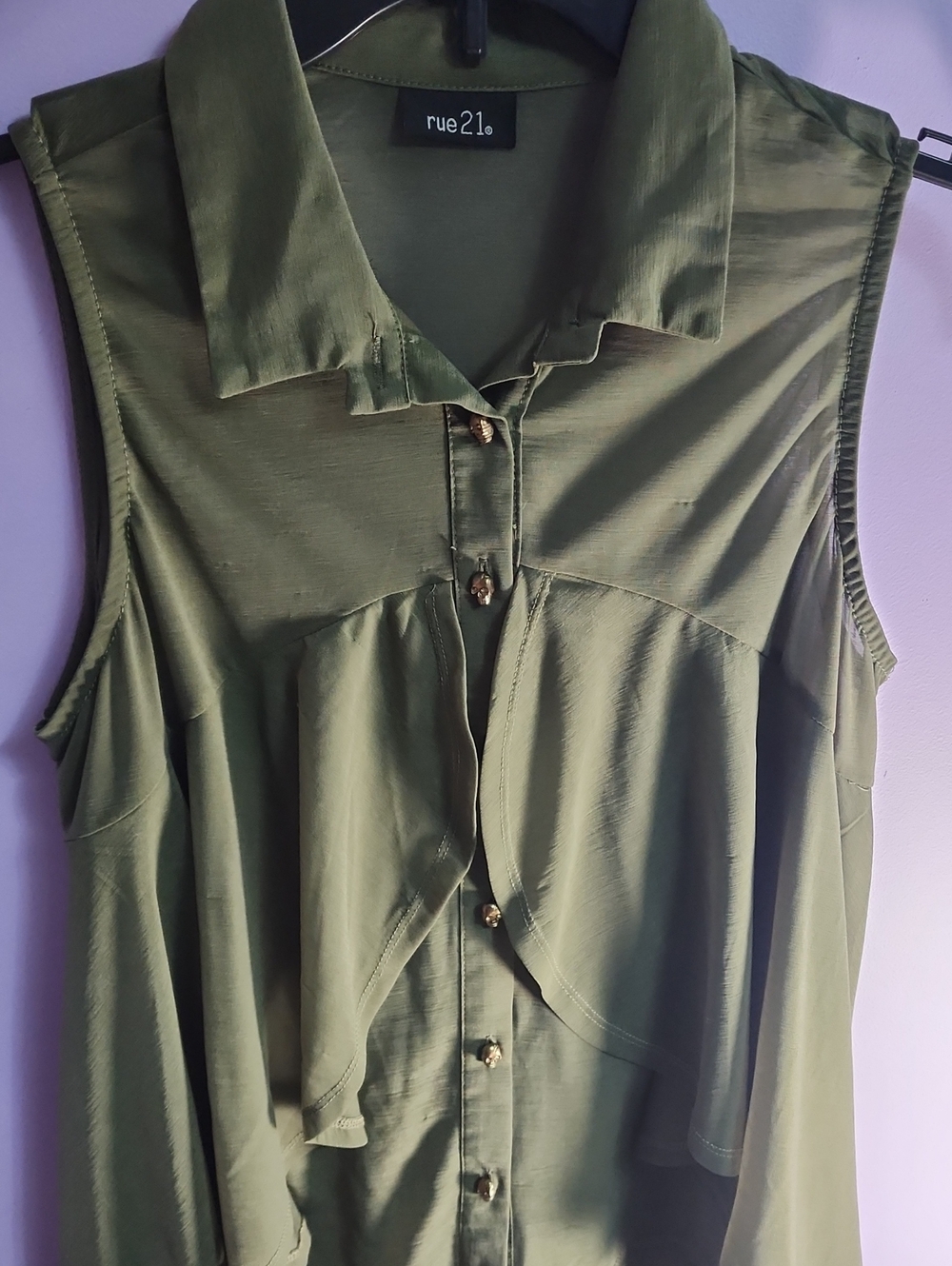 rue21 Olive Green Sleeveless Button-Front Blouse with Collar